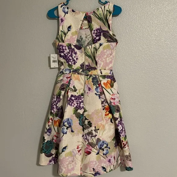 Very beautiful I bought it for my daughter in her absence and it’s too big - Picture 2 of 2